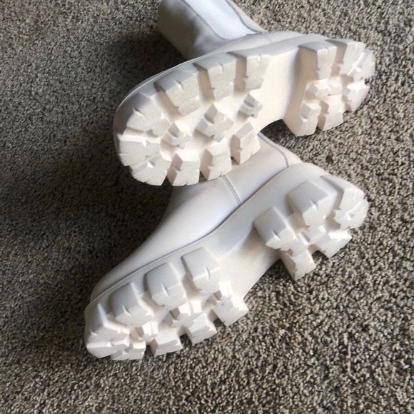 NWOT chunky chelsea boots - Picture 3 of 7